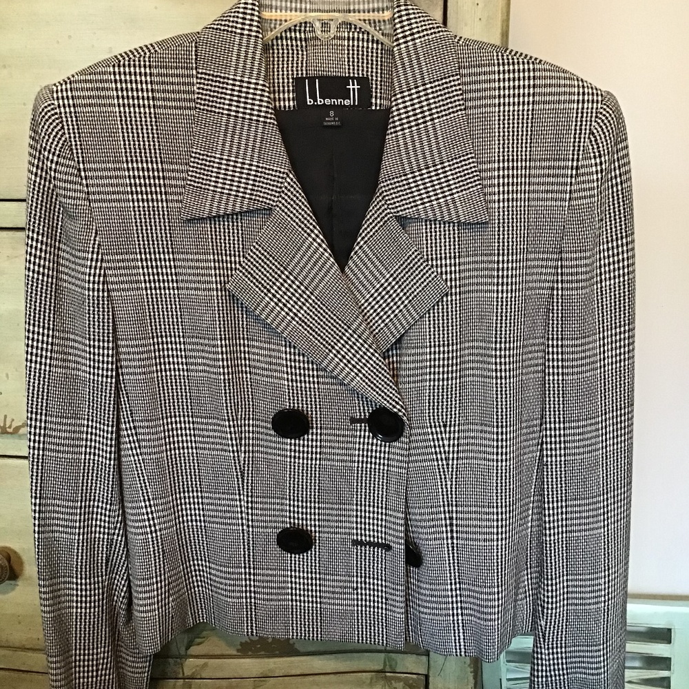 Double breasted B/W glen plaid suit w short jacket